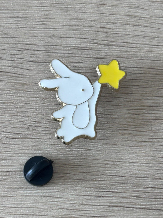 Broche en forme de lapin bleu clair et étoile jaune, avec attache noire