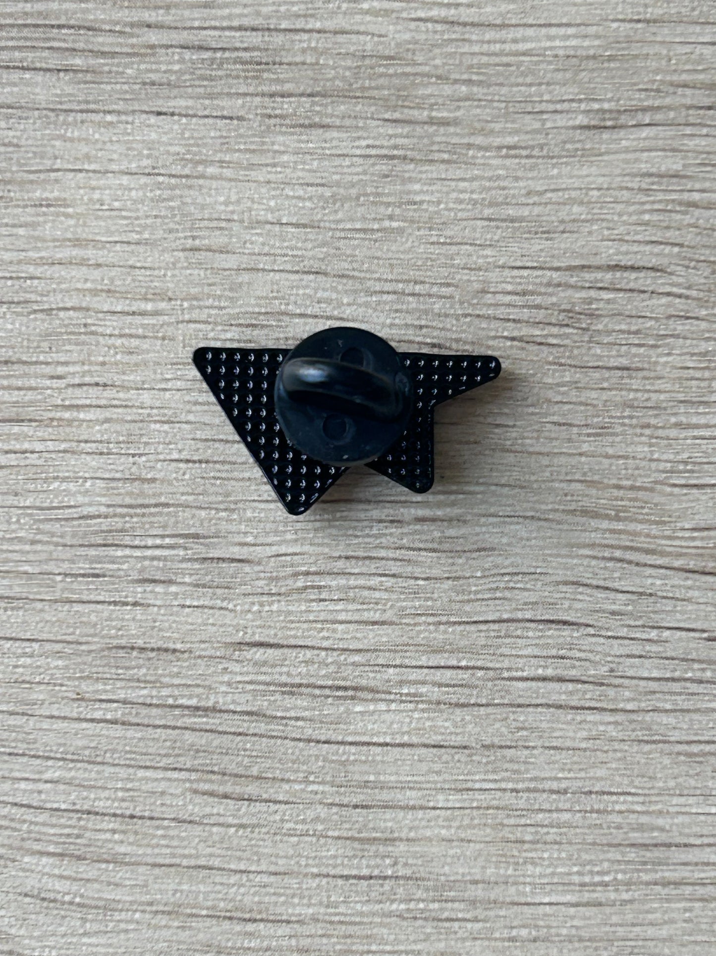 Pin's avion en papier