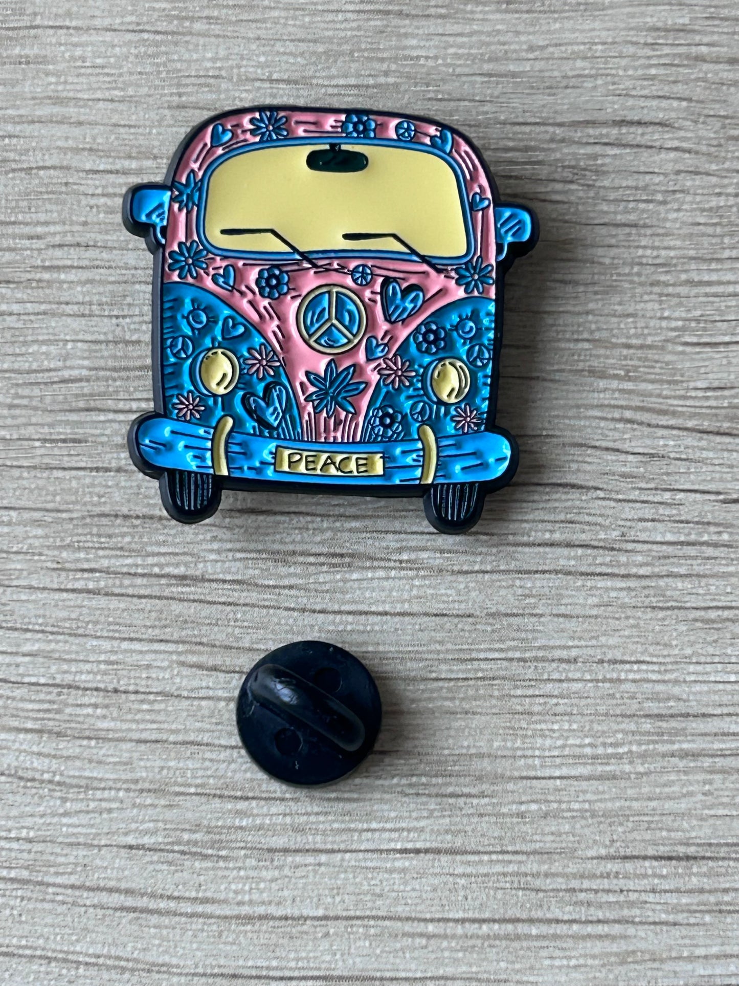 Pin's combi VW Peace