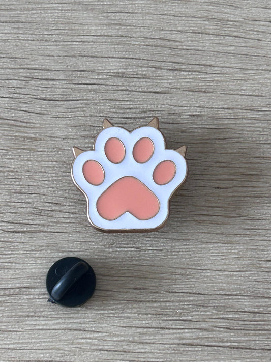 Épingle patte de chat émaillée, contour blanc, coussinets rose, tiges métalliques