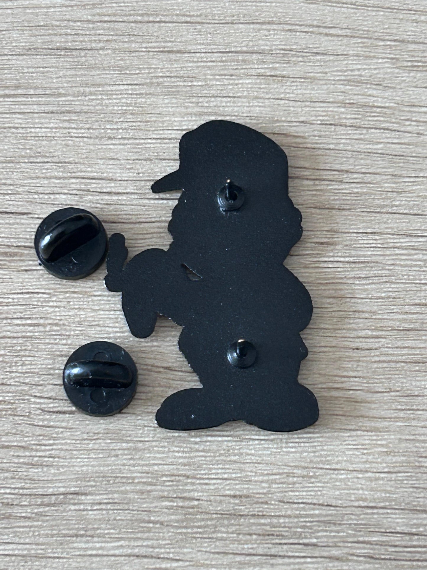 Broche noire, dos avec deux picots et attaches rondes