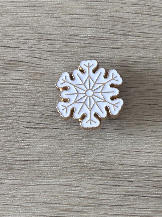 Épingle flocon de neige émaillé blanc à contours bleus