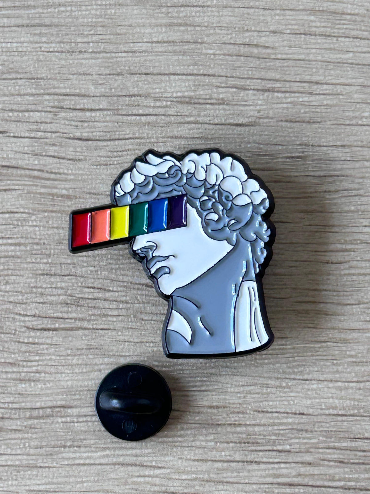 Pin émaillé David de Michel-Ange, profil bleu clair avec lunettes arc-en-ciel
