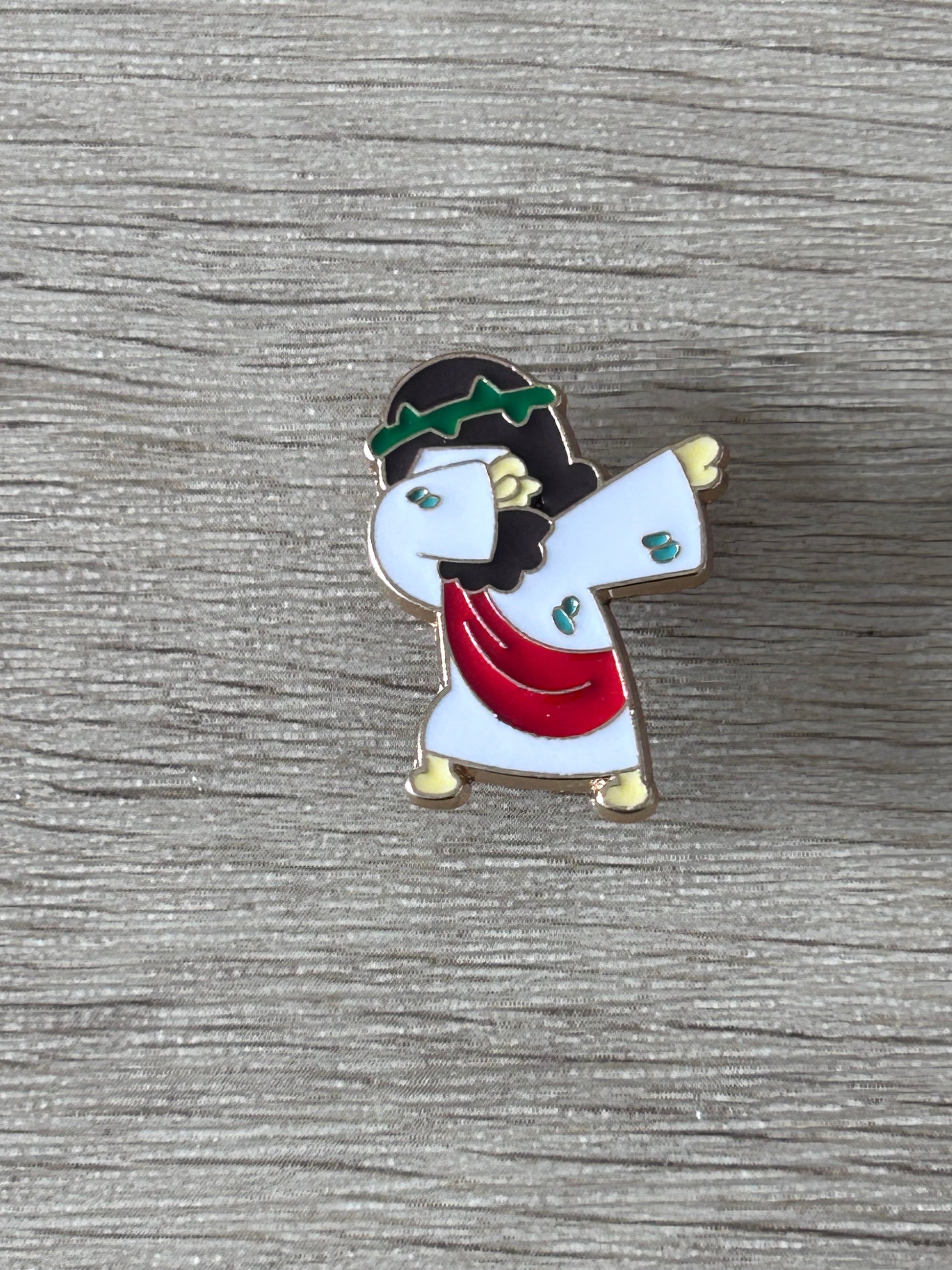Pin émaillé Jésus qui fait le dab, figurine debout rouge et noir