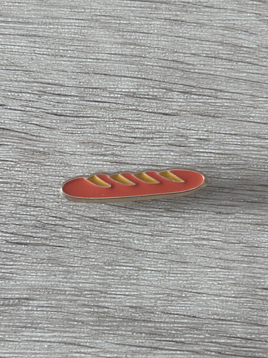 Pin baguette de pain rouge et jaune, vue de face