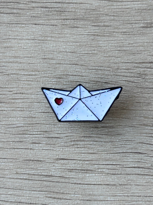 Pin's bateau en papier