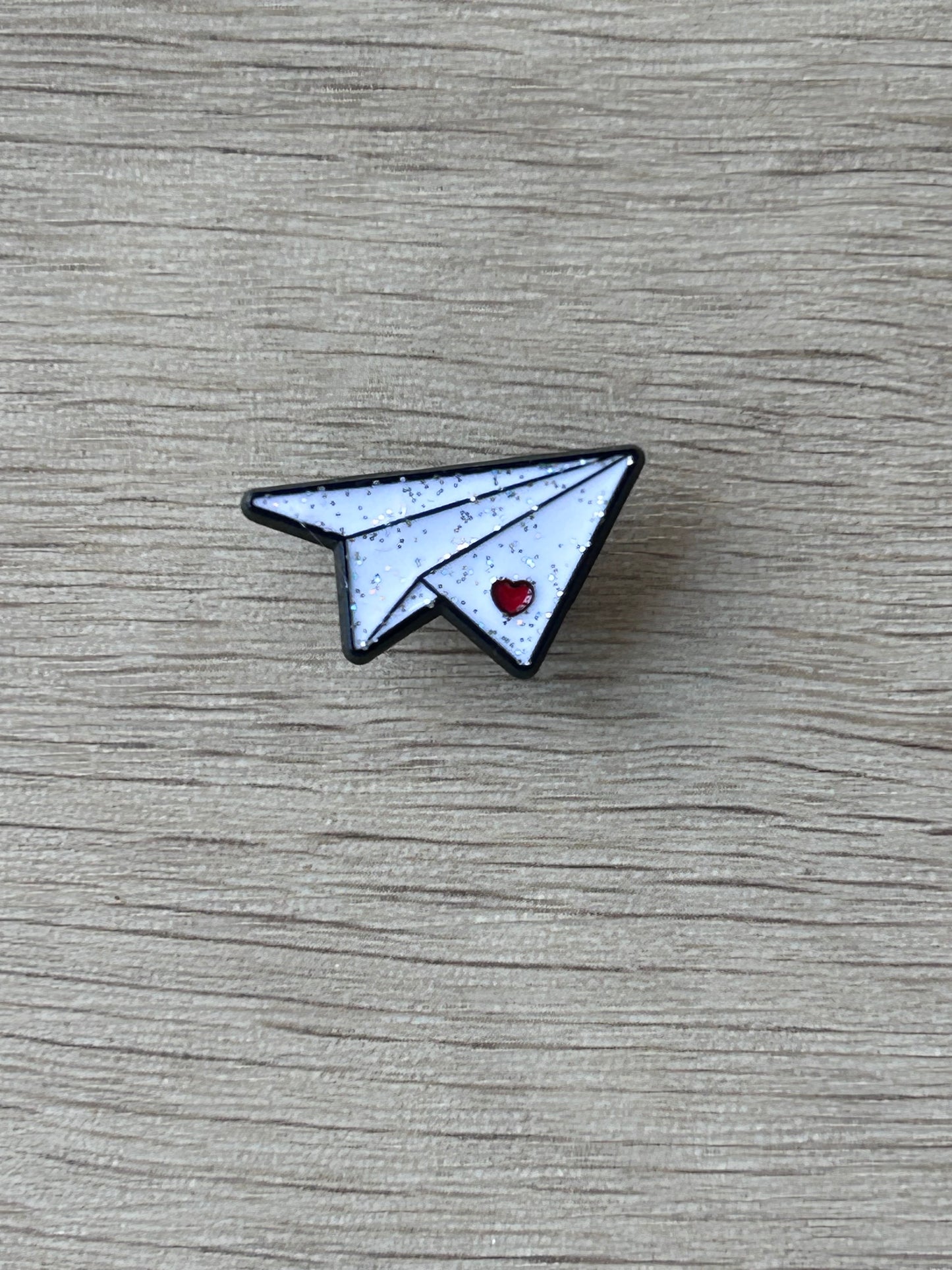 Pin's avion en papier