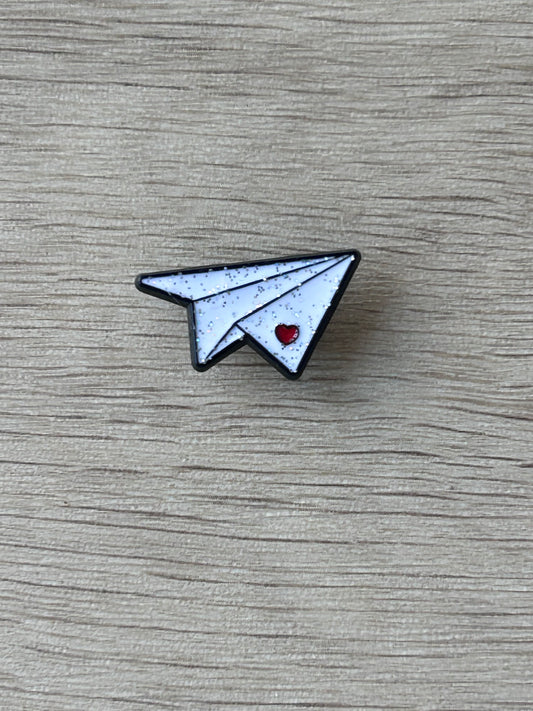Pin's avion en papier