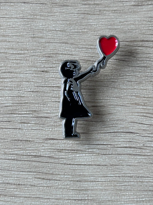 Pin's La petite fille au ballon