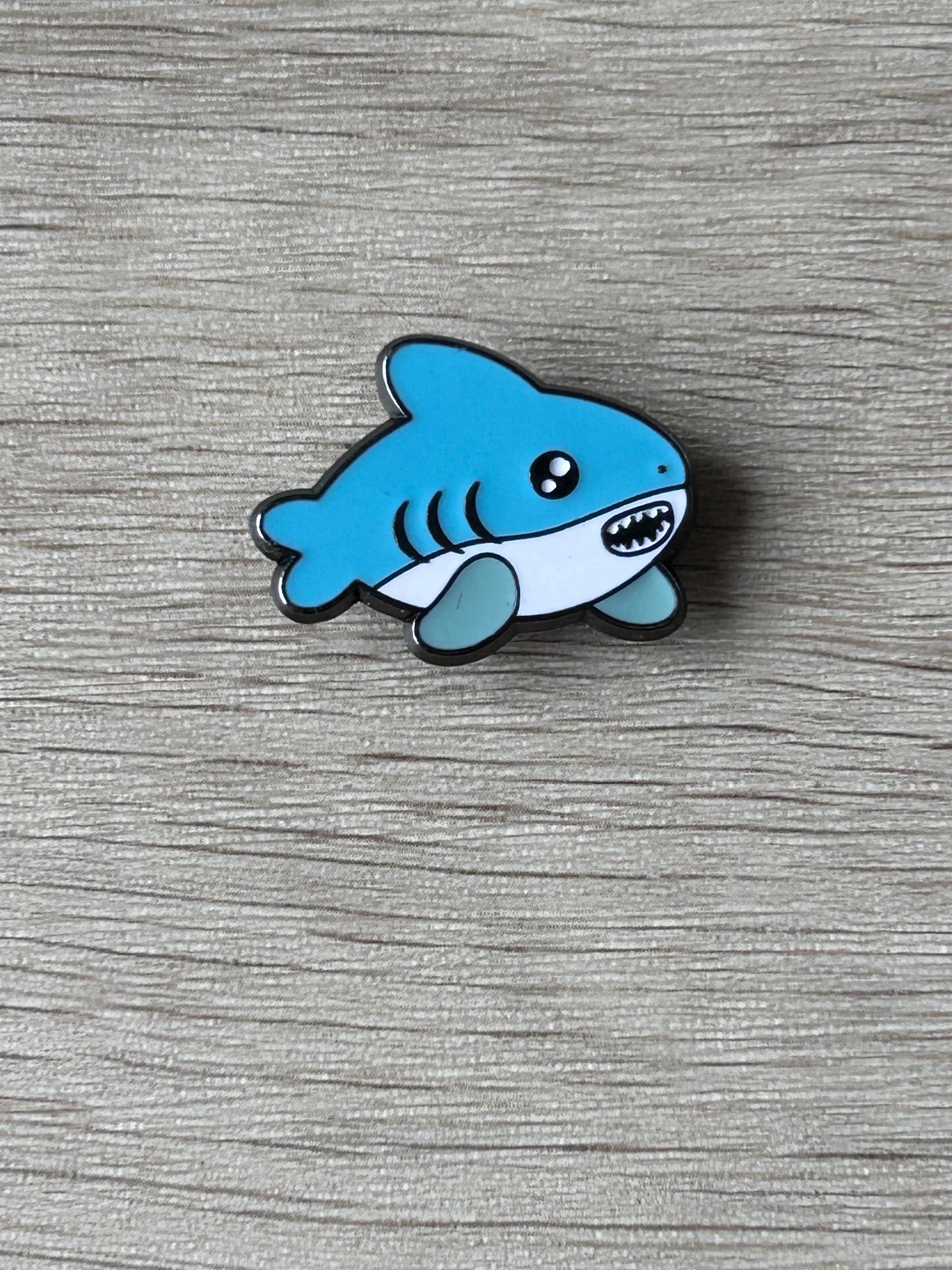 Pin's requin kawaii