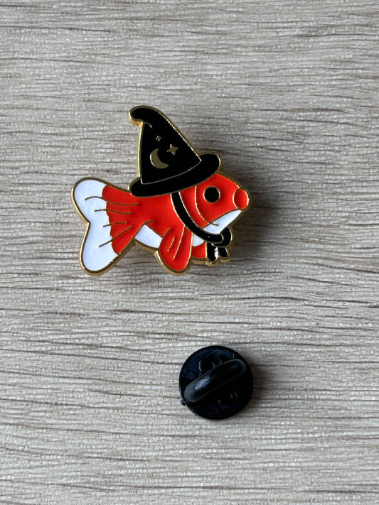 Broche émaillée poisson sorcier rouge et noir, avec fermoir rond noir
