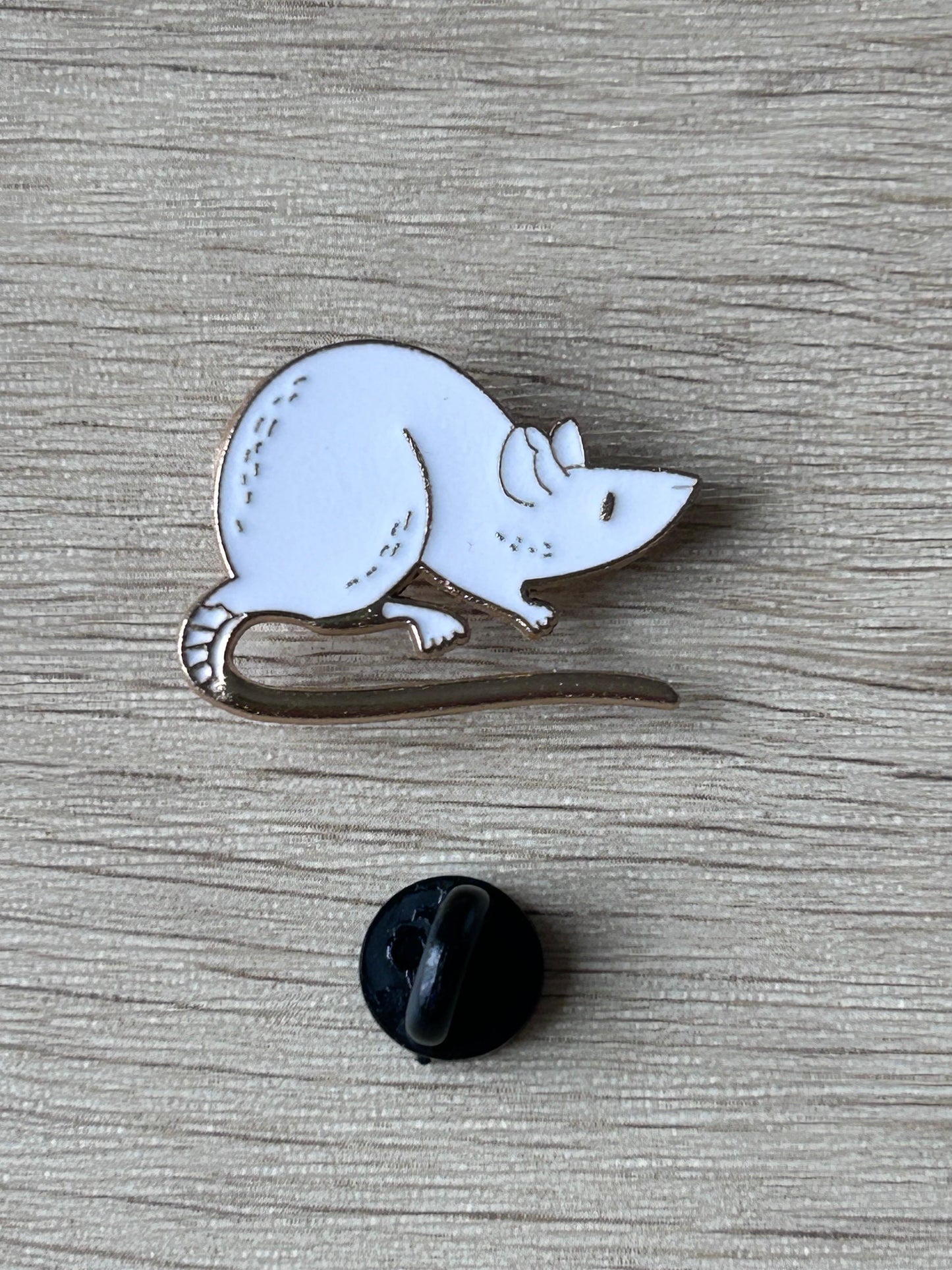 Pin's rat blanc