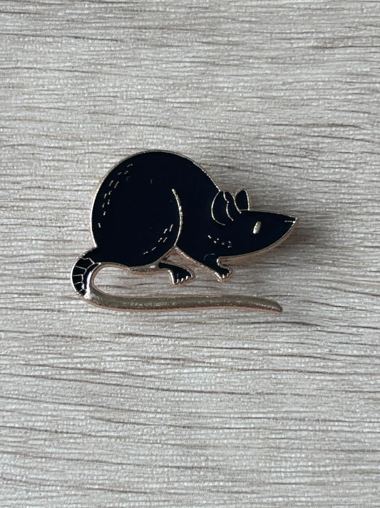 Pin's rat noir
