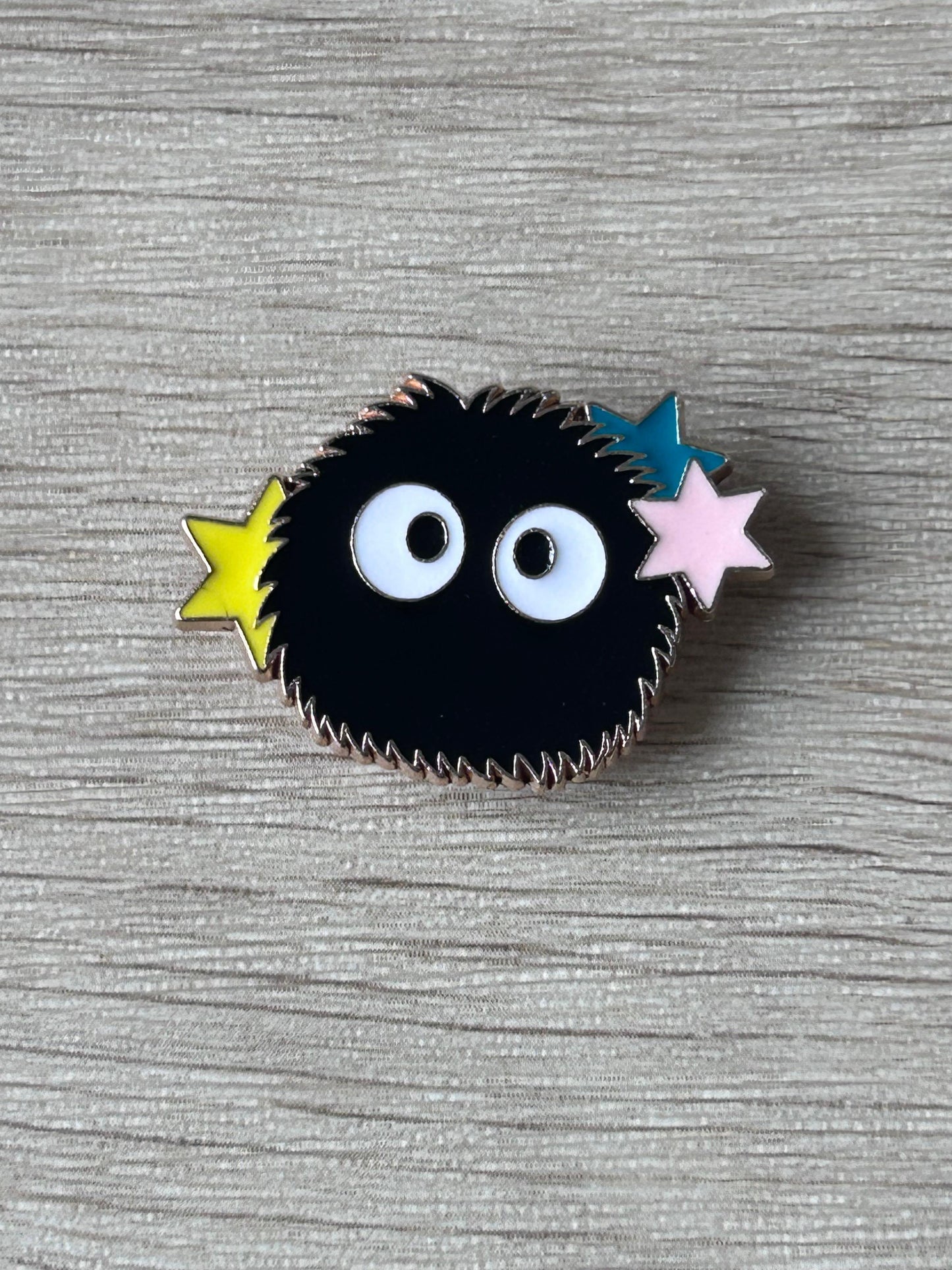 Pin's boule de suie étoilée