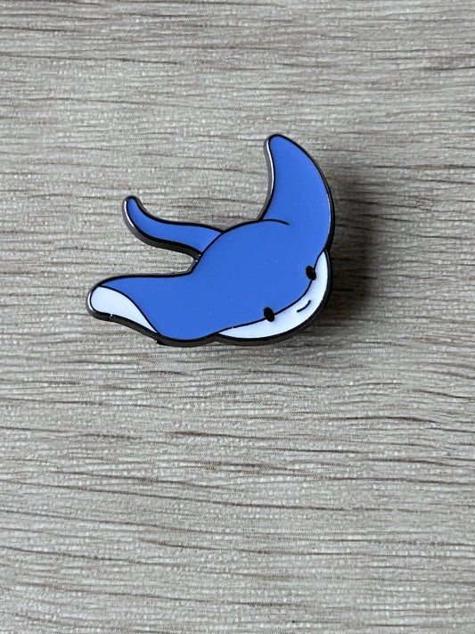 Pin's raie manta bleue/violette
