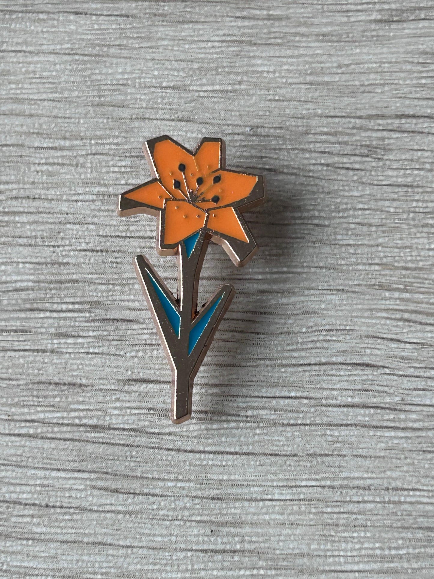 Pin's lys orange
