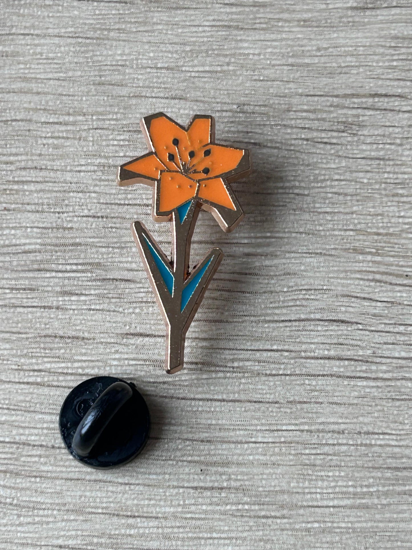Pin's lys orange