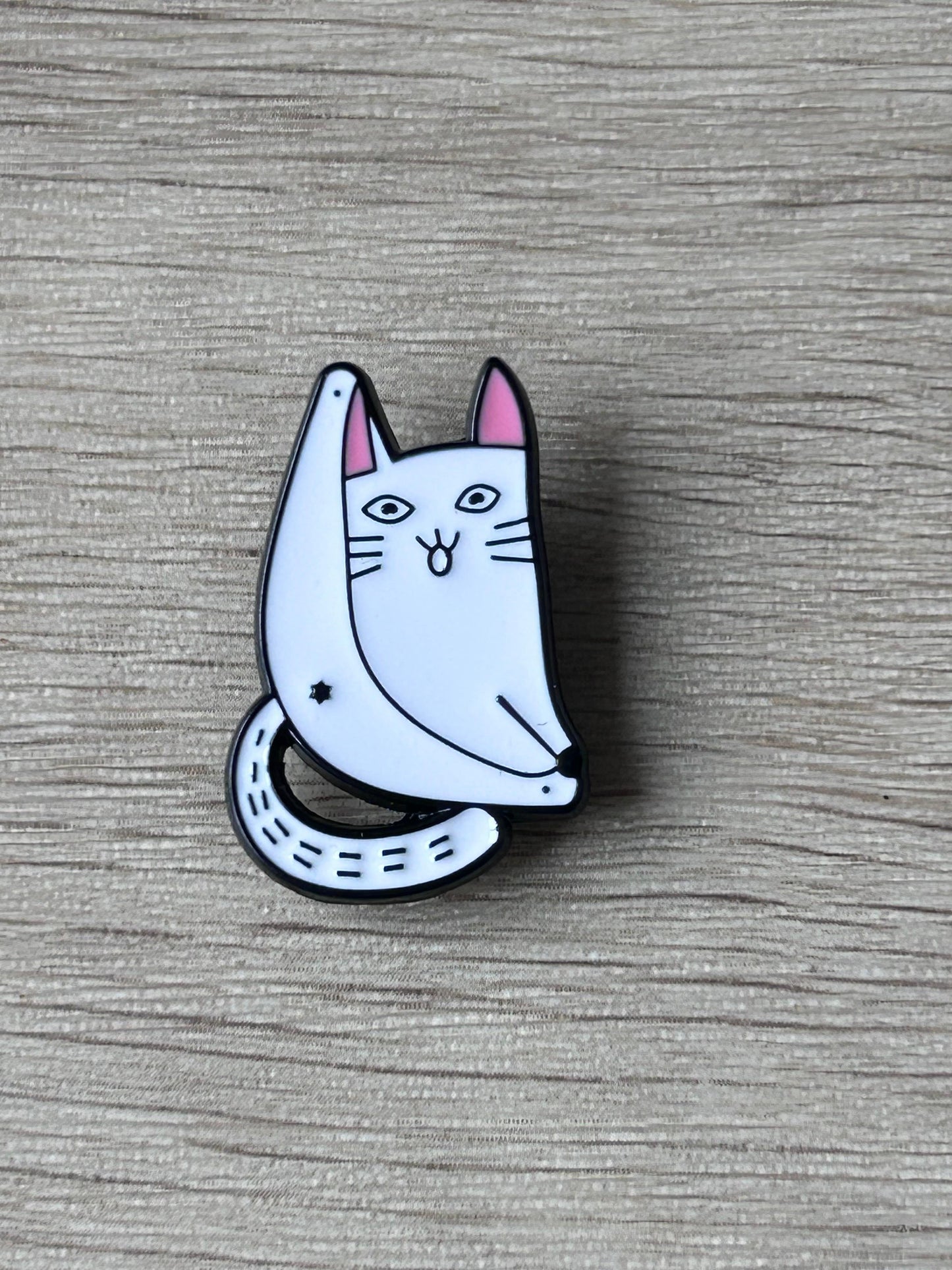 Pin's chat grand écart