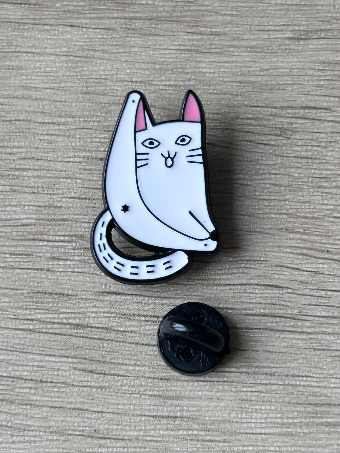 Pin's chat grand écart