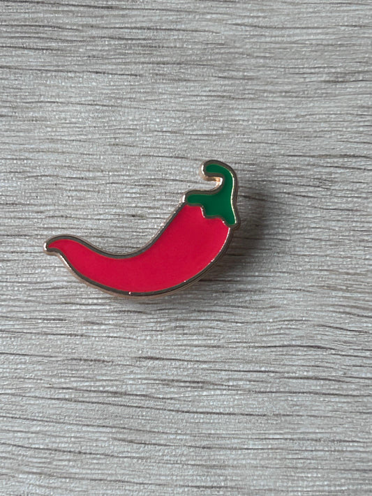 Pin émail piment rouge kawaii, tige verte, vue de face