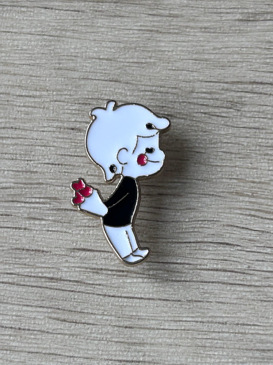 Broche émail garçon kawaii tenant un petit bouquet rouge