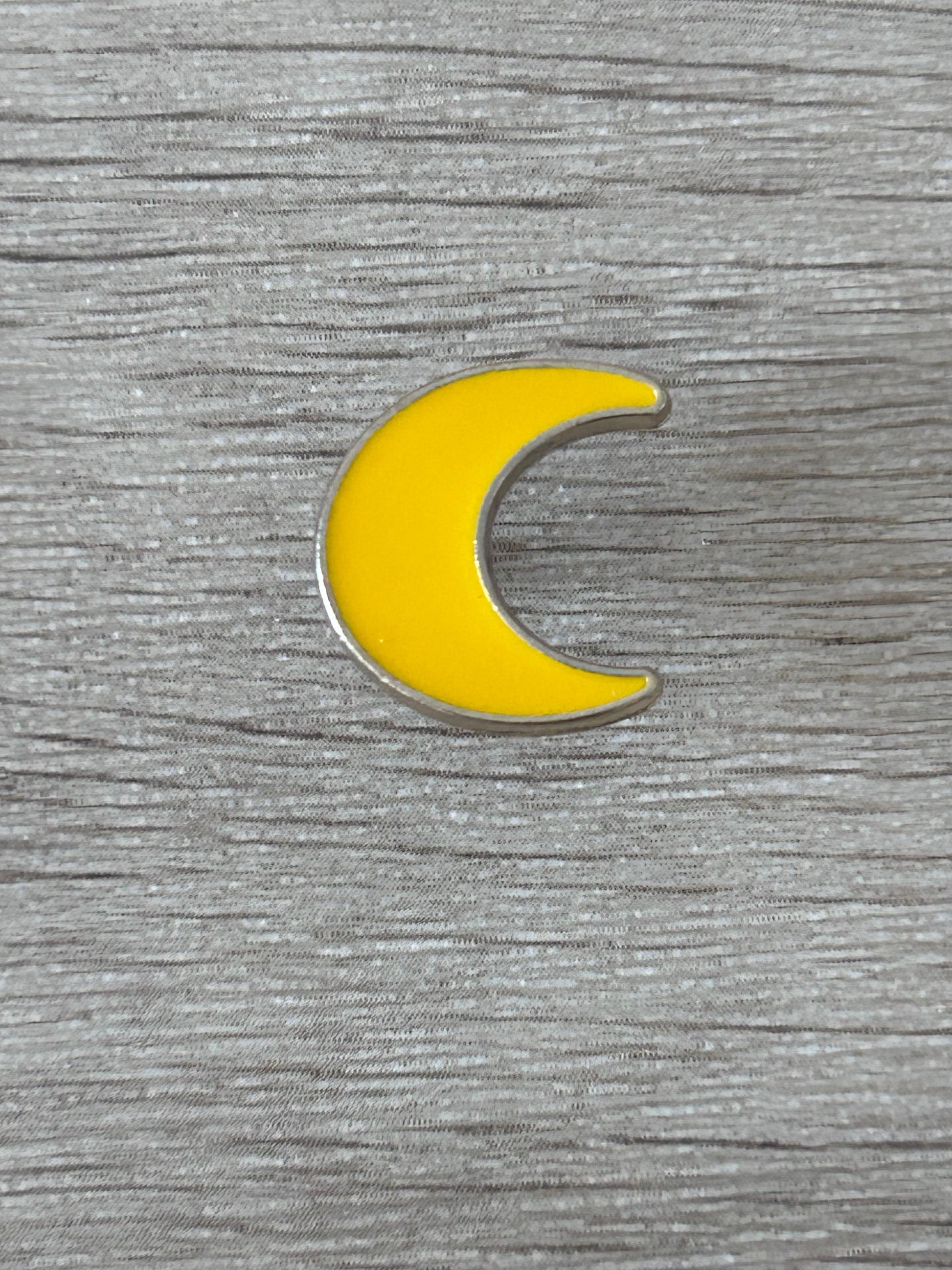 Broche croissant de lune jaune, forme arrondie