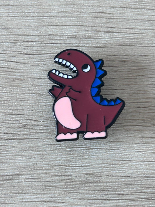 Pin en émail T-Rex bordeaux en colère, bouche ouverte, pointes bleues, ventre rose