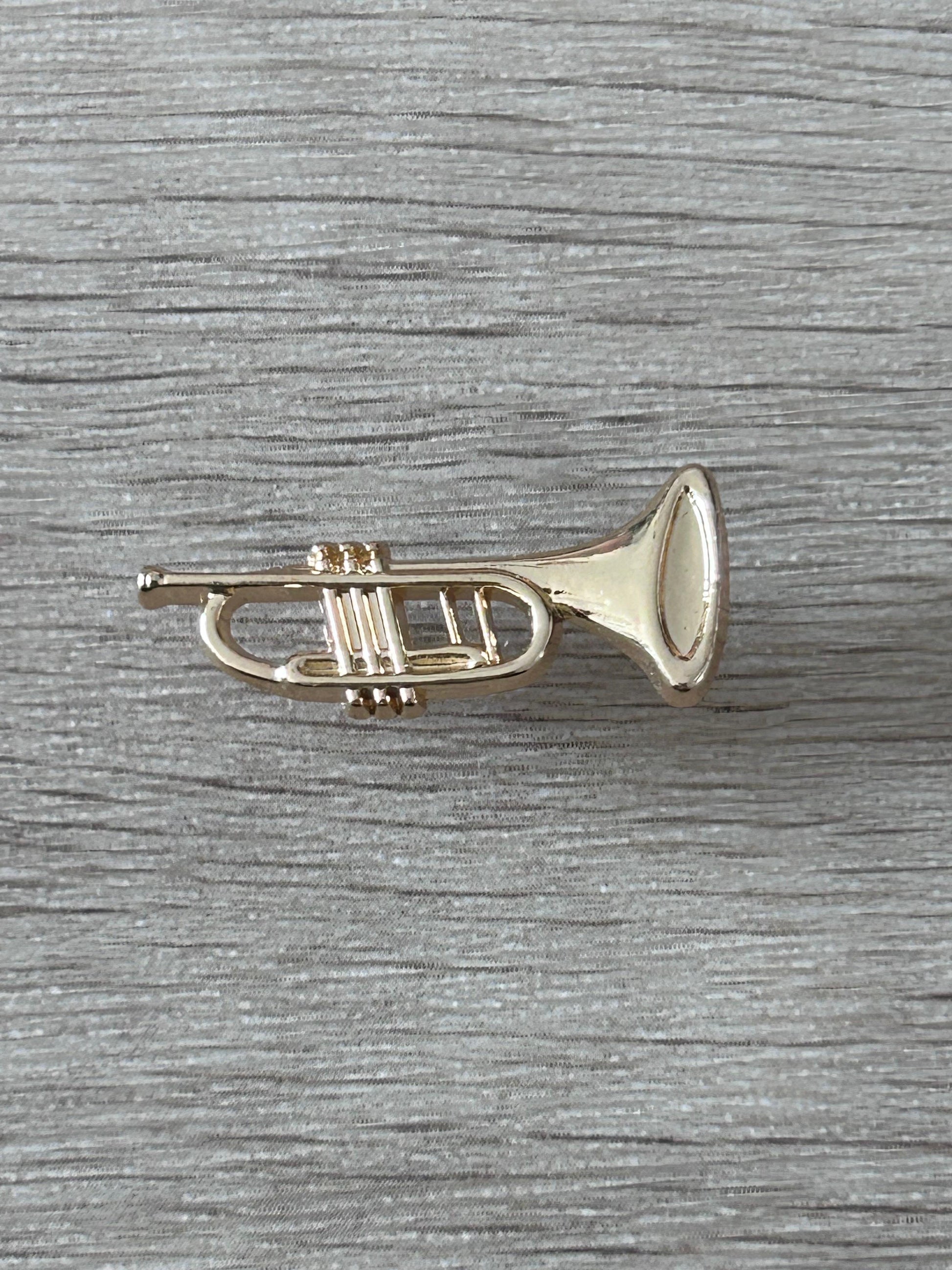 Goupille en forme de trompette dorée