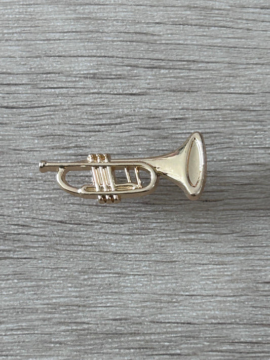 Goupille en forme de trompette dorée