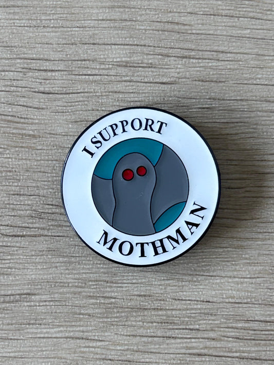 Badge en émail rond I SUPPORT MOTHMAN, personnage gris yeux rouges, contour noir