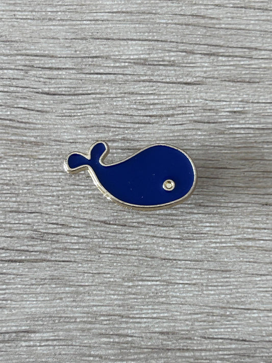 Broche baleine bleue émaillée avec épingle argentée