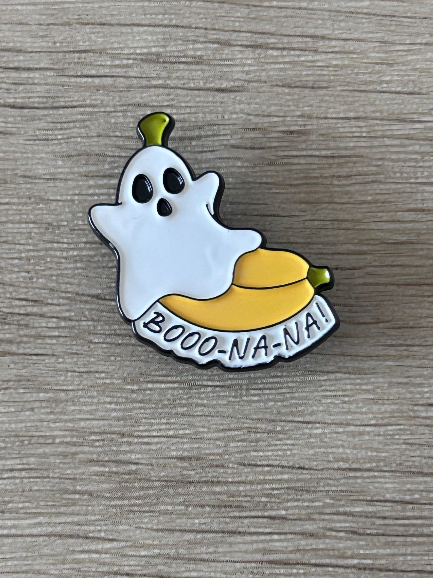Épingle fantôme blanc vert et jaune, inscription « BOOO-NA-NA »