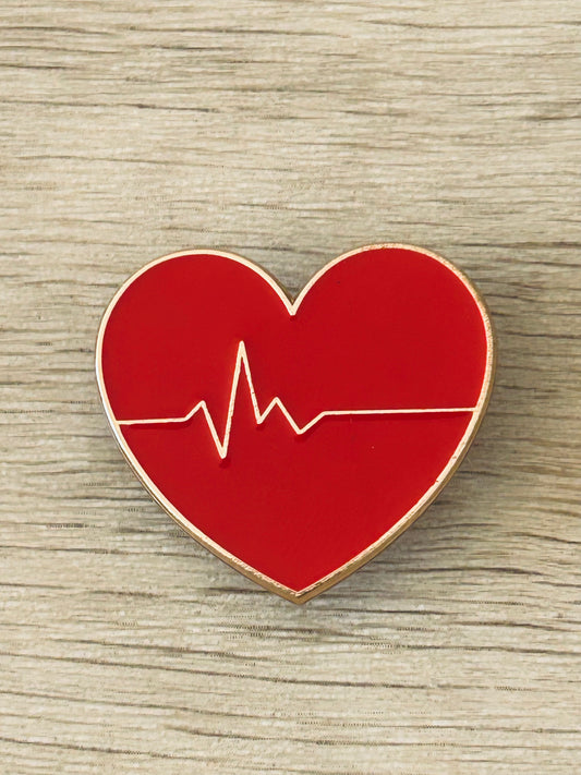 Broche cœur rouge ECG blanc, bord argenté.