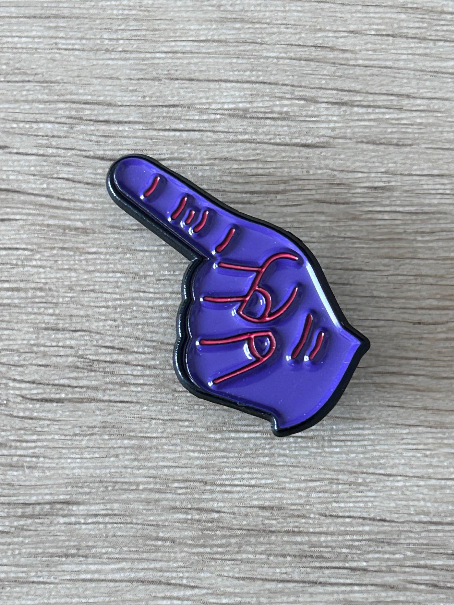 Pin's main de supporter numéro 1