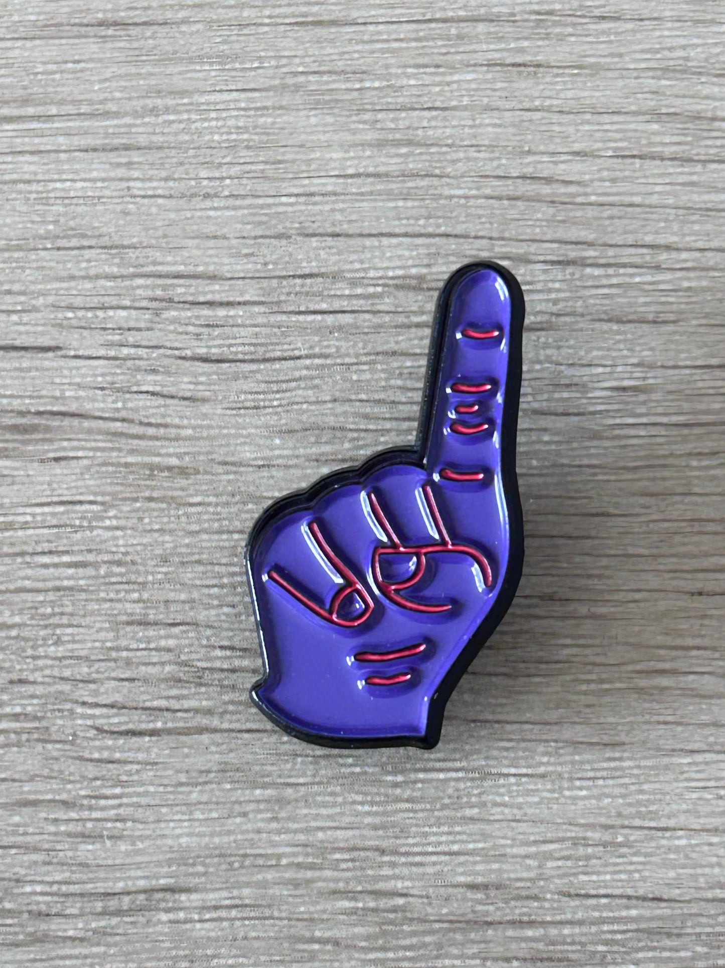 Pin's main de supporter numéro 1