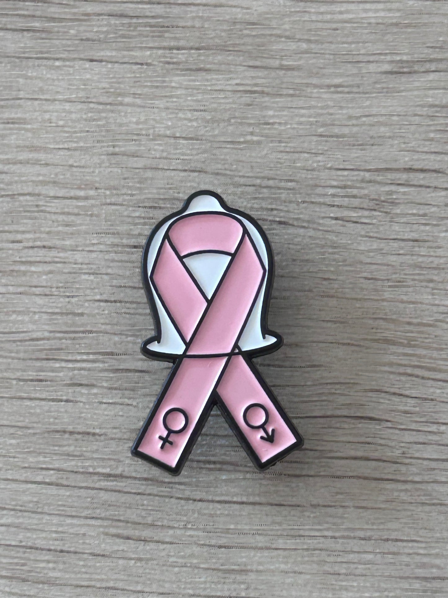 Pin's ruban rose en émail rose et blanc