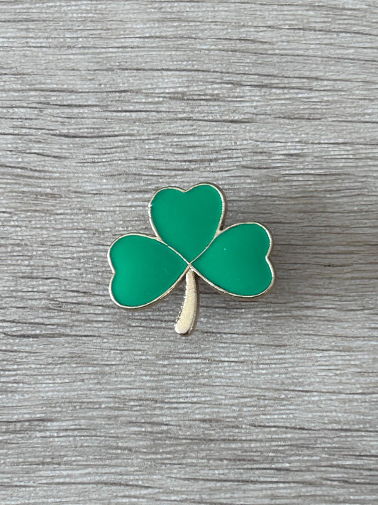 Épingle trèfle à quatre feuilles vert porte-bonheur, tige dorée