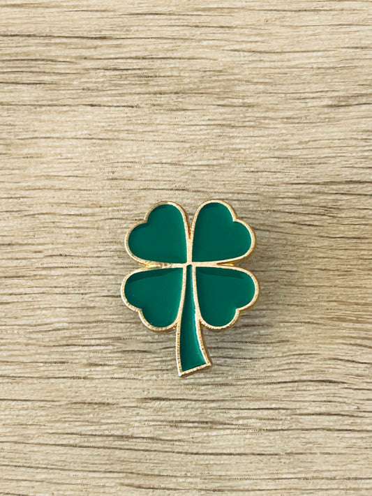 Broche trèfle à quatre feuilles émaillé vert, contours dorés